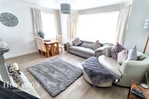 3 bedroom detached bungalow for sale, Waunci Crescent, Gorleston