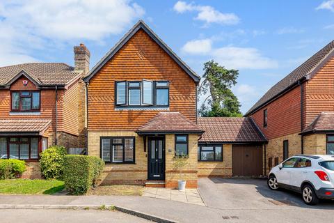3 bedroom link detached house for sale, Danvers Way, Caterham CR3