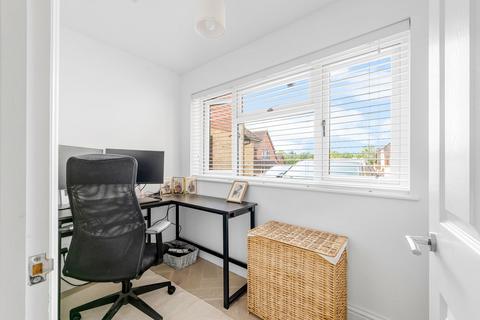 17 Danvers Way, Caterham, CR3 5FJ