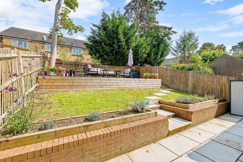 17 Danvers Way, Caterham, CR3 5FJ