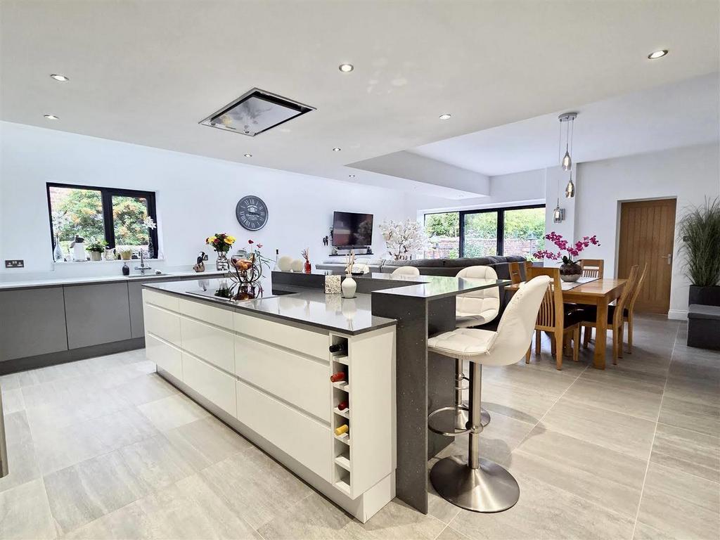 Open plan living/dining kitchen