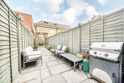 2 bedroom flat for sale, Avarn Road, London SW17