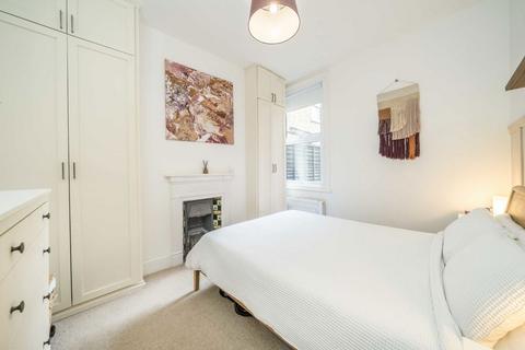 2 bedroom flat for sale, Avarn Road, London SW17