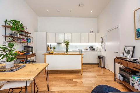 2 bedroom flat for sale, London N4