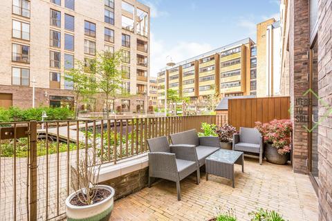 2 bedroom flat for sale, London N4