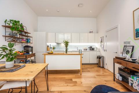 2 bedroom flat for sale, London N4