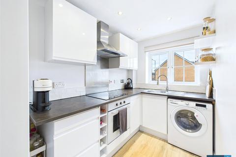 27 Harris Road, Armthorpe, Doncaster, DN3 2FE
