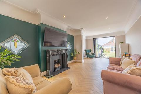 19 Drake Road, Westcliff-on-sea, SS0 8LP
