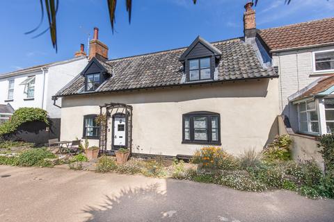 undefined, Chain Free and Charming Coastal Cottage in Winterton-on-Sea, Just a Short Stroll to the Beach