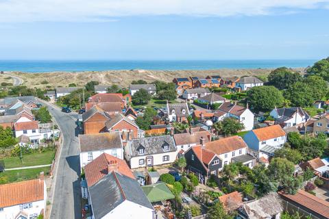 undefined, Chain Free and Charming Coastal Cottage in Winterton-on-Sea, Just a Short Stroll to the Beach