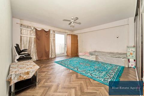 undefined, Wheatlands, Hounslow, Middlesex, TW5 0SL