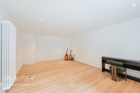 undefined, Orchard Place, London E14