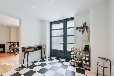 undefined, Orchard Place, London E14