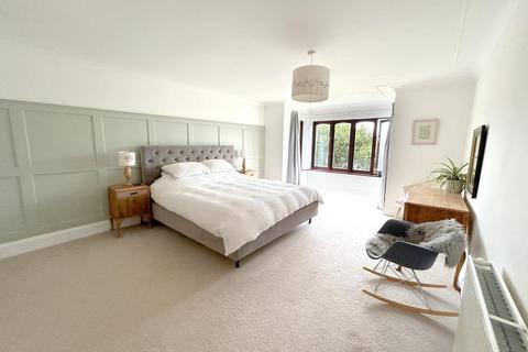 3 Lower Hillcrest, Helston, TR13 8TF