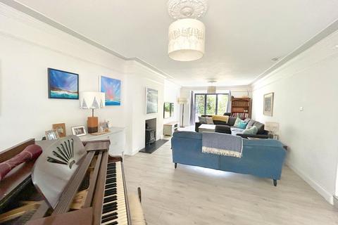 3 Lower Hillcrest, Helston, TR13 8TF