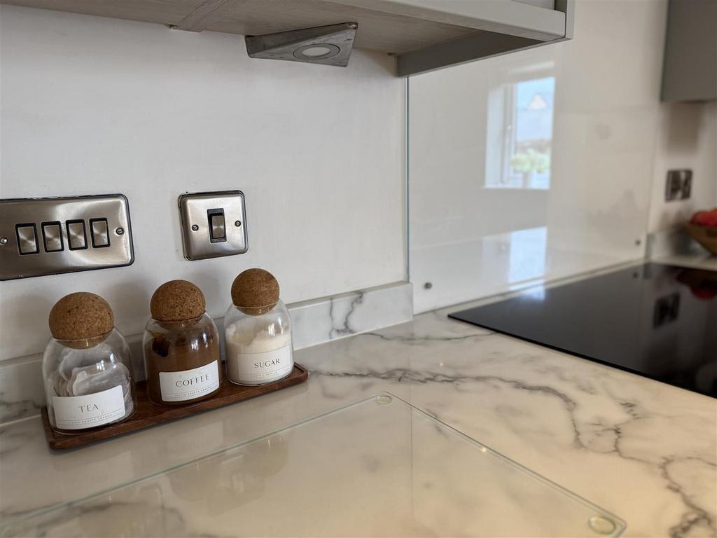 KITCHEN & DINING AREA