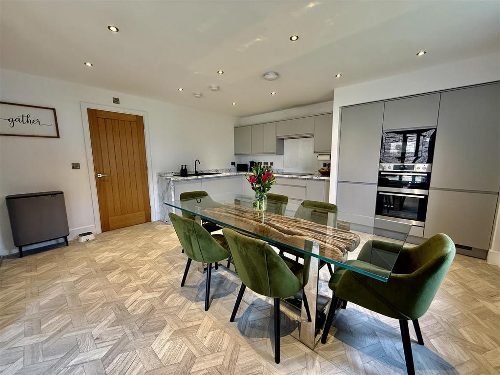 KITCHEN & DINING AREA