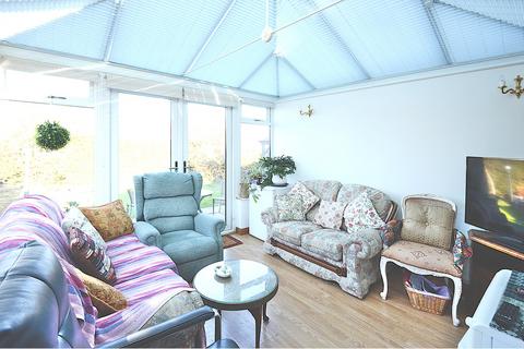 3 bedroom bungalow for sale, Baldock Road, Stotfold, SG5