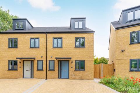 undefined, Blossom Way, Carshalton SM5