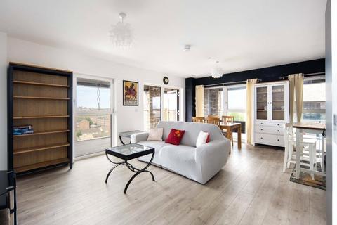 3 bedroom flat to rent, Shipbuilding Way, London, E13