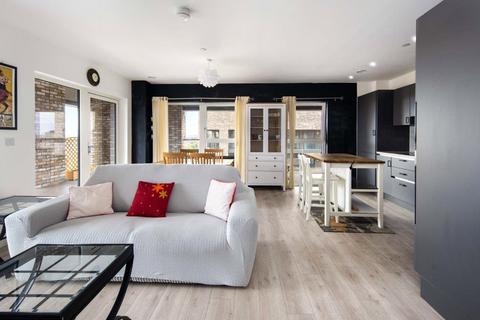 3 bedroom flat to rent, Shipbuilding Way, London, E13