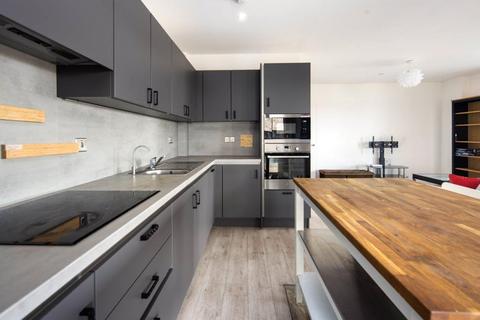 3 bedroom flat to rent, Shipbuilding Way, London, E13