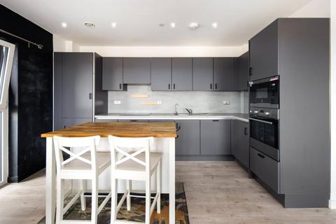 3 bedroom flat to rent, Shipbuilding Way, London, E13
