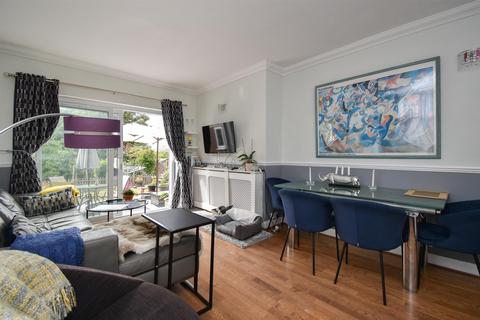 3 bedroom semi-detached house for sale, Sedlescombe Road North, St. Leonards-On-Sea