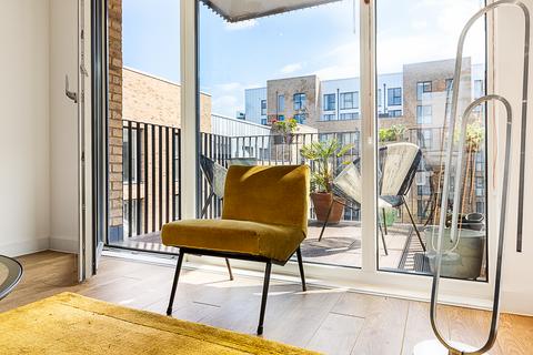 1 bedroom flat to rent, Flat  Ashley Court,  Bolinder Way, London E3