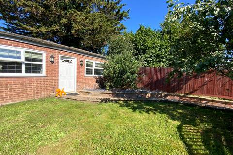 2 bedroom detached bungalow to rent, Micklefield Road, High Wycombe, HP13
