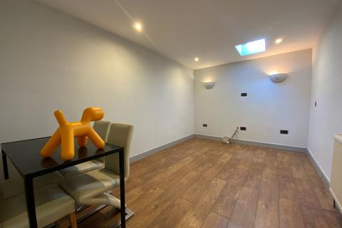 2 bedroom detached bungalow to rent, Micklefield Road, High Wycombe, HP13