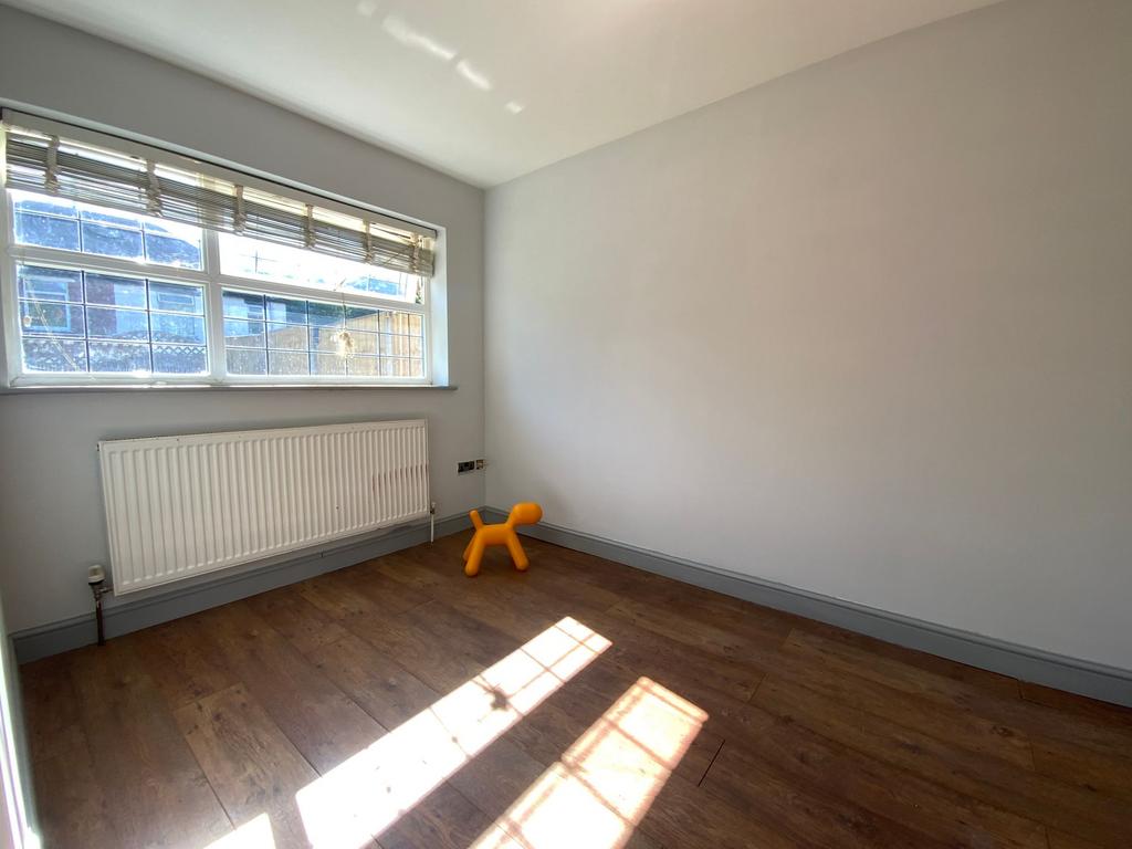 Bedroom 2/ Office