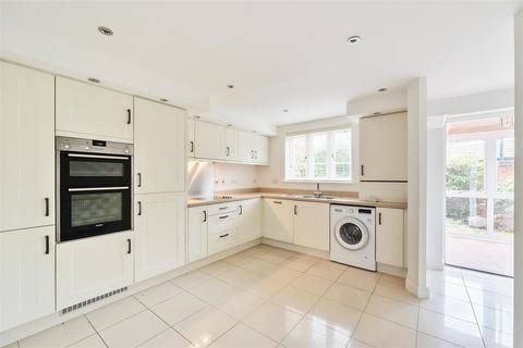 6 Buttercup Close, Salisbury, SP2 8FA