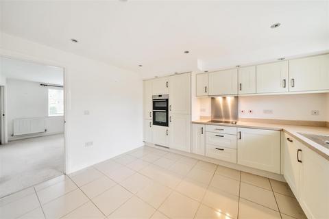 6 Buttercup Close, Salisbury, SP2 8FA