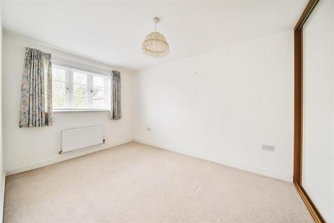 6 Buttercup Close, Salisbury, SP2 8FA