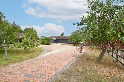 4 bedroom detached bungalow for sale, * SIGNATURE HOMES * Ashwells Road, Pilgrims Hatch