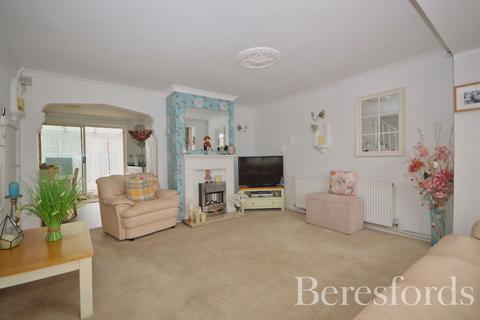 2 bedroom terraced house for sale, Walton Road, Romford, RM5