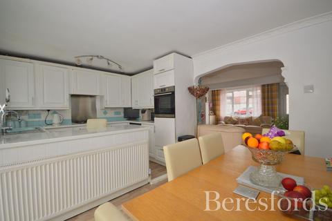 2 bedroom terraced house for sale, Walton Road, Romford, RM5