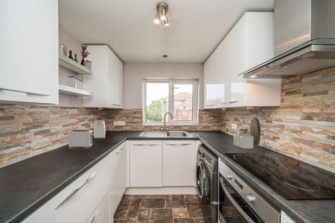 2 bedroom flat for sale, Varsity Drive, Twickenham TW1