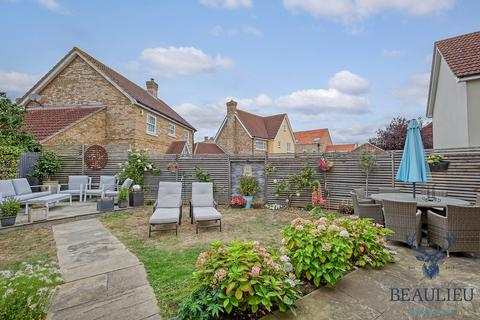 9 Multon Lea, Chelmsford, CM1 6EF