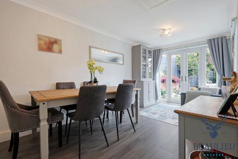 9 Multon Lea, Chelmsford, CM1 6EF