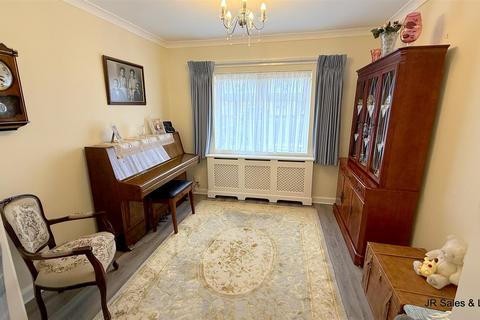 3 bedroom semi-detached house for sale, The Drive, Goffs Oak