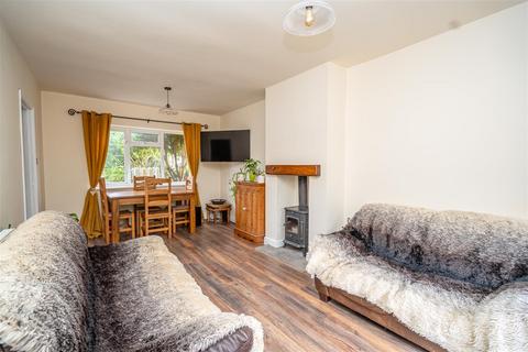 9 Ashenden Rise, Wolverhampton, WV3 8LE