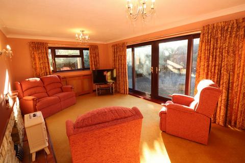 3 bedroom detached bungalow for sale, Sandringham Close, Rushden NN10