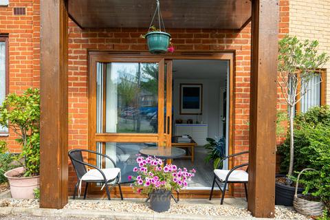 2 bedroom ground floor flat for sale, Commonwealth Drive, Crawley RH10
