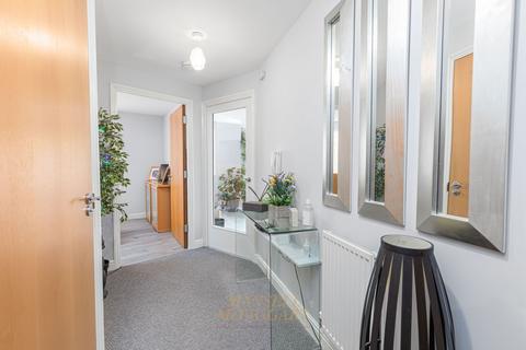 2 bedroom ground floor flat for sale, Commonwealth Drive, Crawley RH10