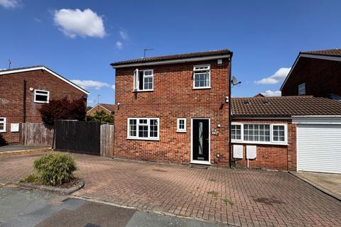 4 bedroom detached house to rent, Barford Rise, Wigmore, Luton