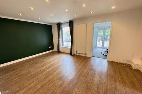 4 bedroom detached house to rent, Barford Rise, Wigmore, Luton