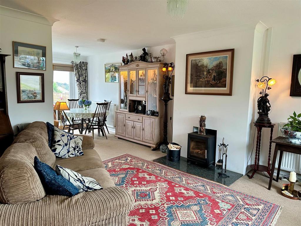 Living Room 2.jpg