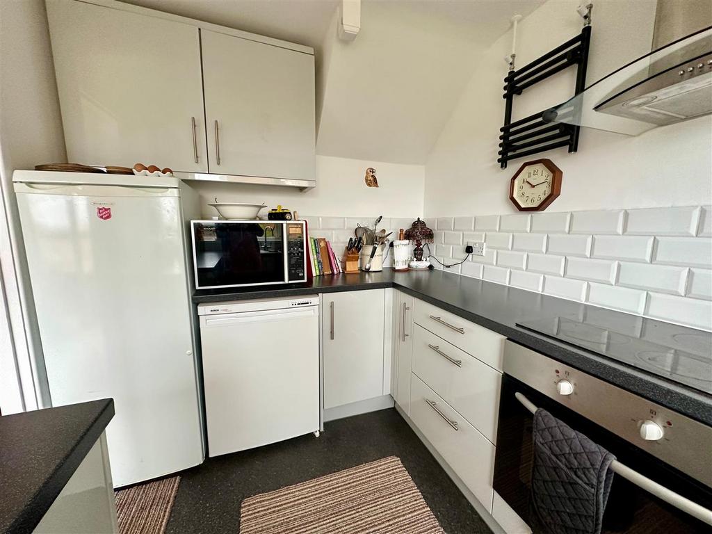 Kitchen 2.jpg